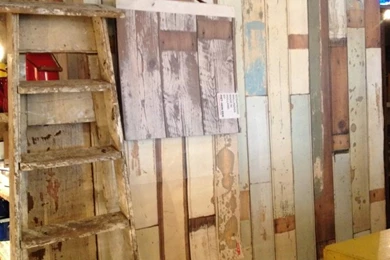 Fun Wallpapers That Looks Like Battered Old Planks Of Wood ...