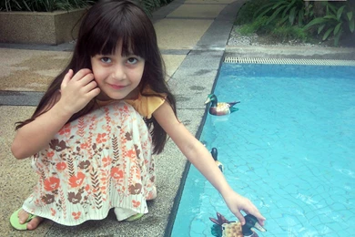 Baby Girl Pool Side Wallpapers   CuteNewBaby.com