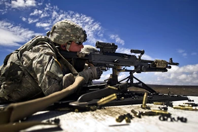 Soldier Using Light Machine Gun   1920x1200   Full HD 16/10 ...