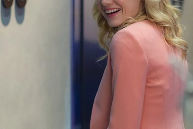 Download Gwen Stacy Coral Jacket Wallpapers For iPhone 4