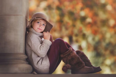 Cute Little Girl Pose Wallpapers   DreamLoveWallpapers