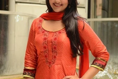 Sonakshi Sinha Dabangg 2 Wallpaper Images