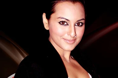 Girl Sonakshi Sinha Beautiful HD Wallpapers