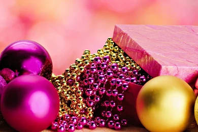 Balls And Beads Wallpapers And Images   Wallpapers, Pictures, Photos