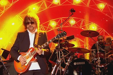JEFF LYNNE PONE A LA ELO EN ORBITA