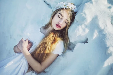 Angelic Girl Resting On The Snow Wallpapers   Girl Wallpapers