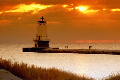 Ludington North Pierhead Lighthouse Free Desktop Backgrounds   Free ...