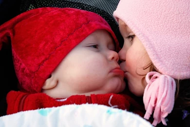 Cute Kiss Wallpapers