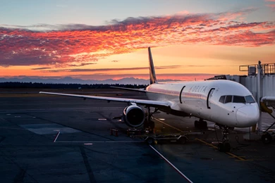Passenger Aircraft On SEATAC International Airport Wallpapers ...