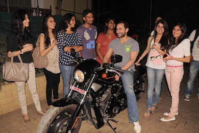Saif Ali Khan Ride Bike For Promote Agent Vinod Movie >> HD ...