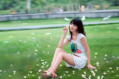 Chinese girl in park 1024x768.jpg