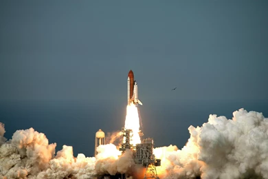 LIFTOFF OF SPACE SHUTTLE ENDEAVOUR FROM LAUNCH PAD 39A WALLPAPER ...