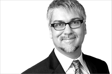 Six Reasons Your LinkedIn Headshot Works Best With A White ...