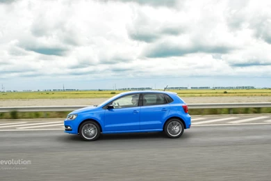 2014 Volkswagen Polo Facelift HD Wallpapers