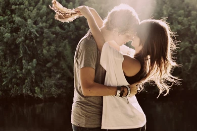 Hugg Photos Love Couple 1080p Wallpapers For Fb Covers