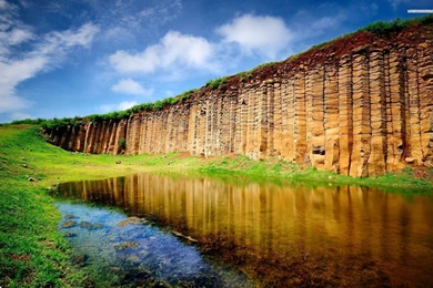 Stunning View Of A Lake Near The Rockwall Wallpapers
