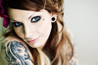 Girls_Beautyful_Girls_Girl_with_tattoos_and_piercings_025575_.jpg
