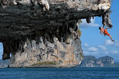 1600x900 Climbing Over Sea Wallpapers