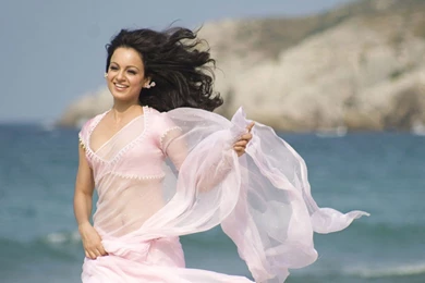 Cute Smile Face Of Indian Celebrity Actress Kangana Ranaut In Pink ...