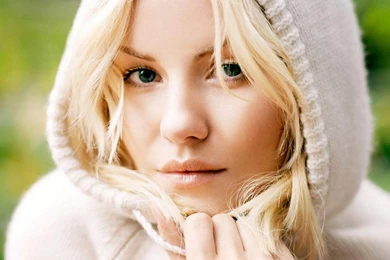 Download Free Elisha Cuthbert Looking Cute