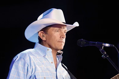 George Straight Sings Deeply Emotional Song To God, Im In TEARS ...