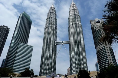 File:The Petronas Twin Towers In Kuala Lumpur (Malaysia).JPG ...