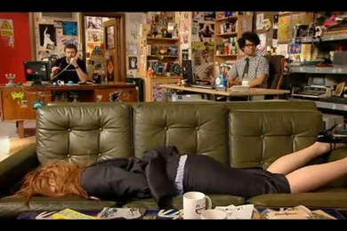 Kiss My Wonder Woman: Reasons You Should Be Watching The IT Crowd