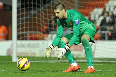 Victor Valdes Plays His First Match For Manchester United Under ...