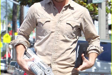 Cam Gigandet Picks Out Walnut Wallpaper: Photo 2453567