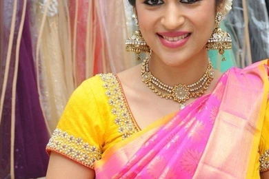 Shraddha Das New Images Indian Hot Model Actress Gallery,Indian ...