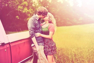 Love Kiss HD Wallpaper Images