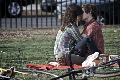 18+ Kissing Pictures Of Love Couple