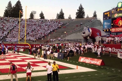 Fresno State Bulldogs Make Their Entrance Into Bulldog Stadium ...