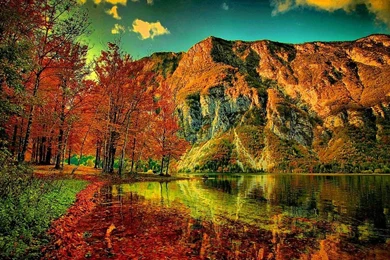 MOUNTAIN LAKE IN AUTUMN WALLPAPER   (