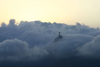 Christ The Redeemer Amongst The Clouds Wallpapers – Travel Around ...