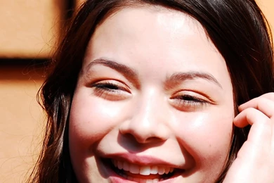 Download Wallpapers 3840x1200 Miranda Cosgrove, Girl, Smile, Hand ...