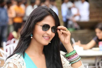 Anushka Shetty Beautiful Close Up Face With Goggle Hd Wallpapers ...
