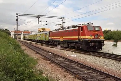 Perfect Cossing : WAP4 Brindavan Meets WAP4 Duronto Express YouTube