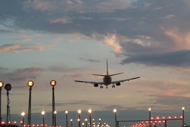 Airplanes Wallpapers Landing (04)