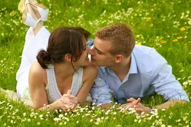 Boy Girl Kiss On Grass Wallpapers   Download Latest Desktop ...