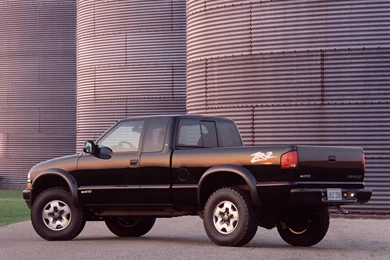 2002 Chevrolet S 10   Information And Photos   ZombieDrive