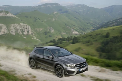 Mercedes Benz GLA Class 2015 Exotic Car Wallpapers