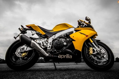 Aprilia RSV4 Bike HD Images