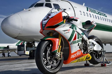Aprilia Bike Models   Aprilia RSV4 Alitalia Wallpapers