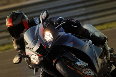 Aprilia RSV 1000 R Wallpapers