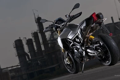 Download Aprilia Wallpapers 2560x1600