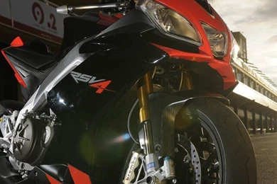Download Aprilia RSV4 Wallpapers For iPhone 4