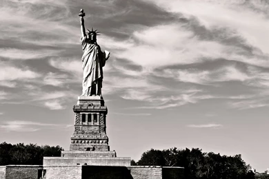 Monochrome Statue Of Liberty Wallpapers 7758 2560x1440   UMad.com