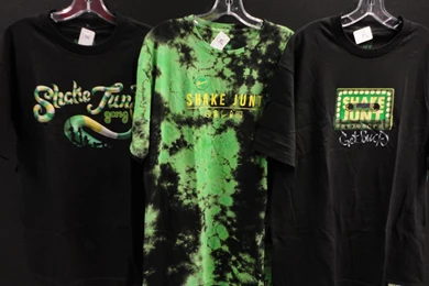 Damage Boardshop: Shake Junt/Deathwish