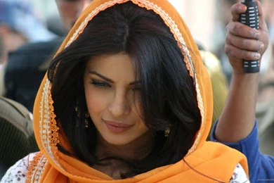 HD Priyanka Chopra In Orange Sari Wallpapers